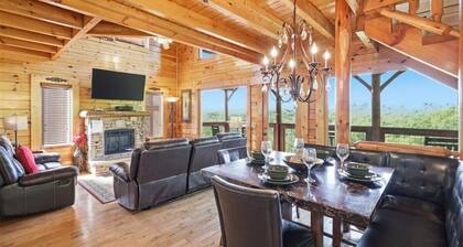NEW! LUXE, Clean & Stocked Cabin w/Hot Tub & Stunning Men Views in Wears Valley.