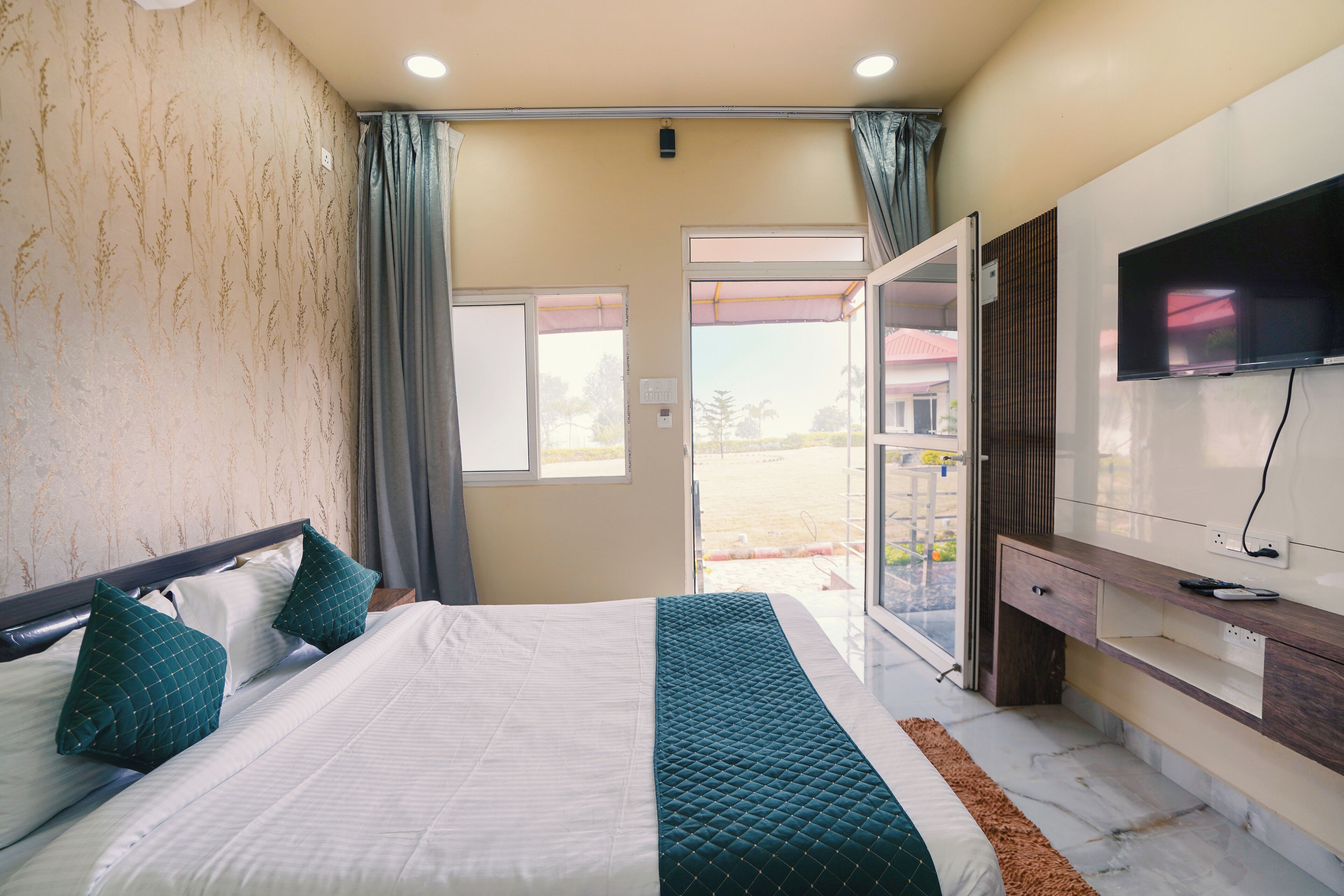 Deluxe Room | Free WiFi