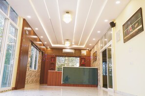 Reception - ODHNI DAM RESORT (Banka)