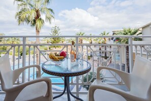 Studio Classique, vue piscine | Vue depuis le balcon