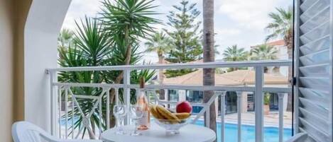 Standard Studio | Outdoor dining