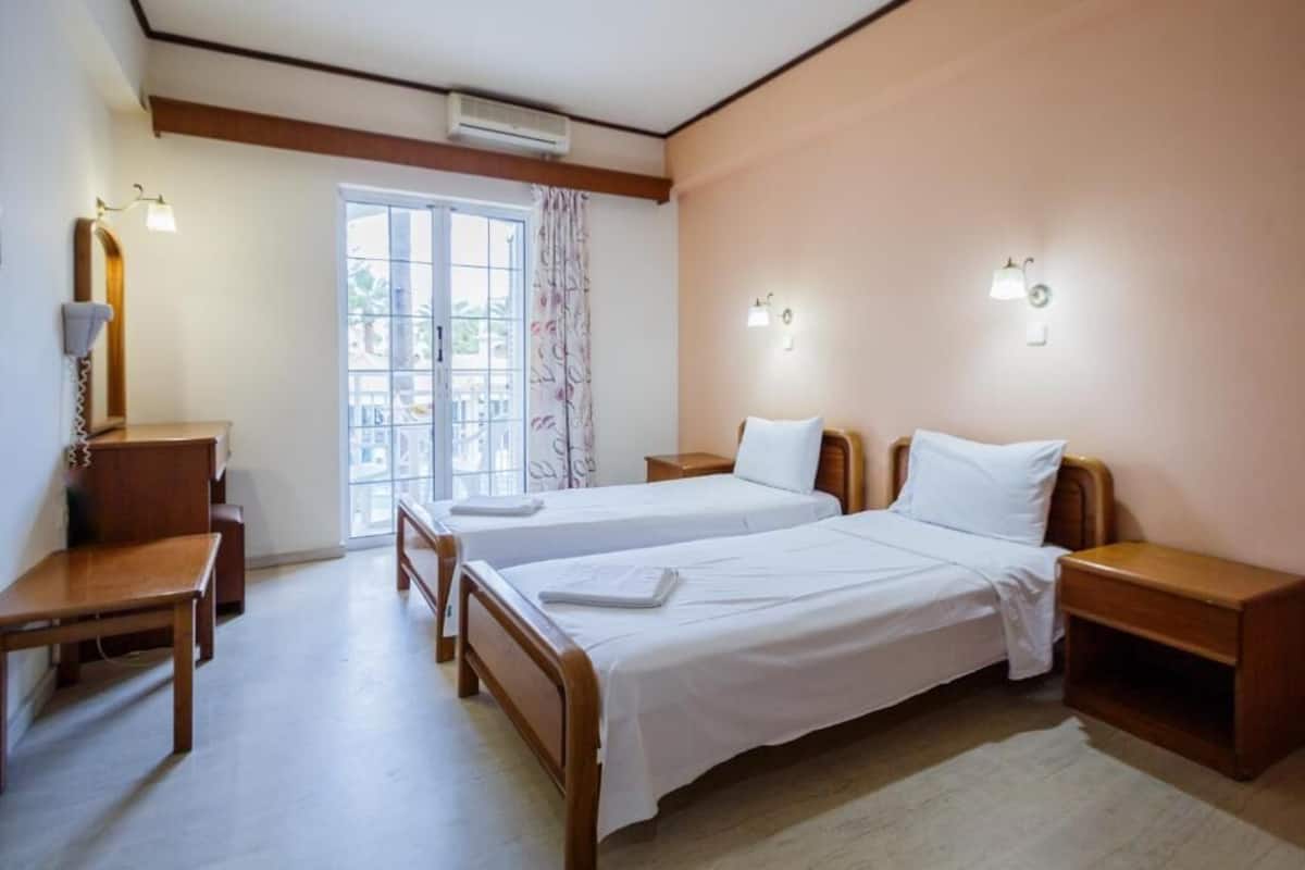 Studio Standard | Värdeförvaringsskåp på rummet, ljudisolering och gratis wi-fi