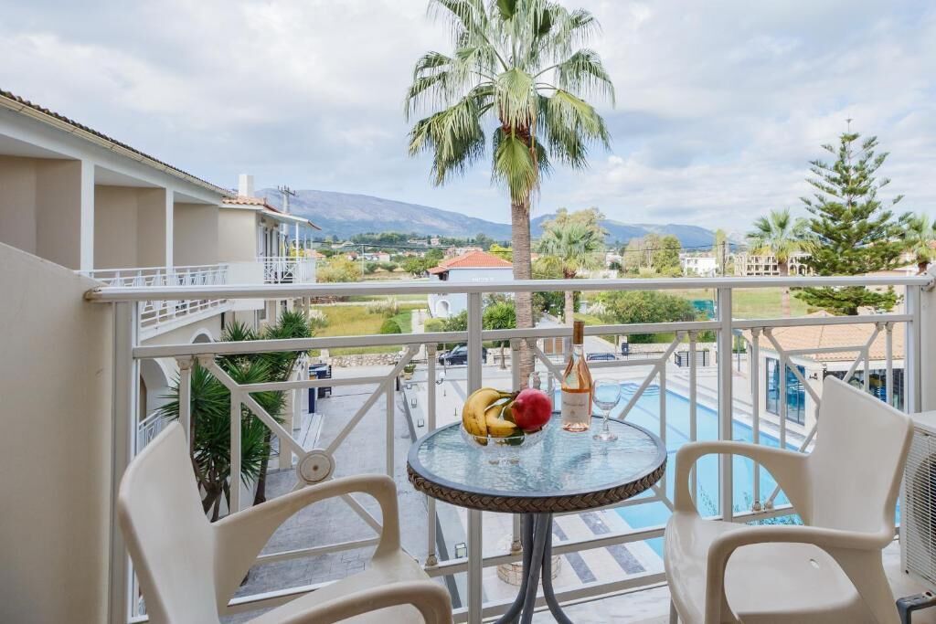 Classic-Studio, Poolblick | Speisen im Freien