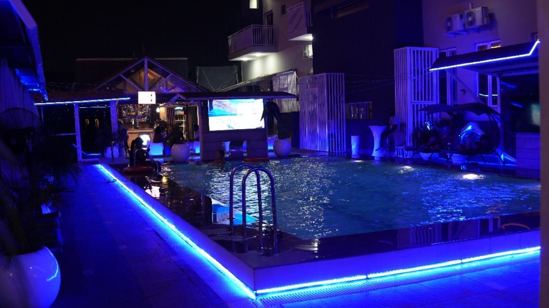 Fassade der Unterkunft – Abend/Nacht