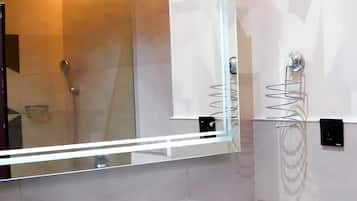 Executive Suite | Bathroom