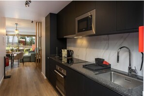 Microondas, horno y lavavajillas 