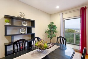 Dining - Apartment 'T3 - Sao Pedro 2' with Sea View, Wi-Fi and Air Conditioning (Ponta Delgada)