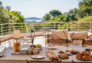 Outdoor dining - CASA-Stella Maris villa avec vue sur la mer (Cavalaire-sur-Mer)