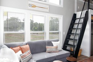 Living area - Mountain Tiny Home in Blue Ridge Mountains (Copperhill)