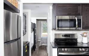 Private kitchen - Mountain Tiny Home in Blue Ridge Mountains (Copperhill)