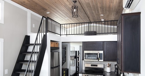 Mountain Tiny Home in Blue Ridge Mountains