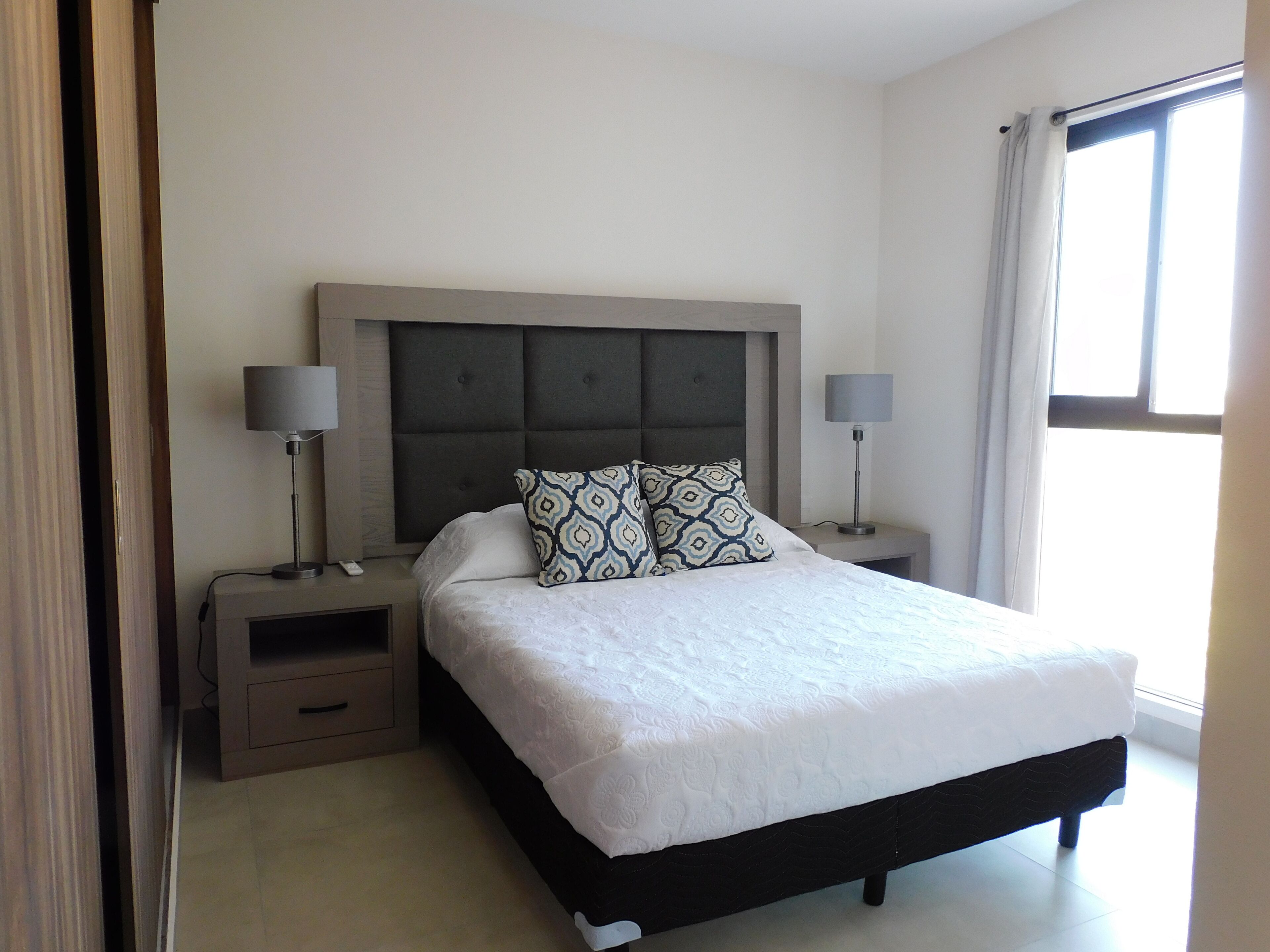 2 bedrooms, iron/ironing board, internet, bed sheets