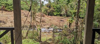 Creekside Farmhouse WI-FI Starlink/AC/Two Bedroom