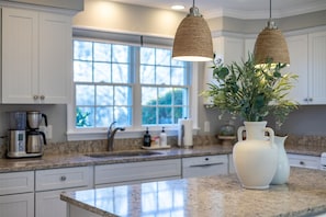 Fridge, microwave, oven, stovetop - Luxury Chatham Retreat. Walk to Main St & Beach (Chatham)