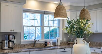 Luxury Chatham Retreat. Walk to Main St & Beach