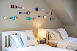 2 slaapkamers, een bureau, een strijkplank/strijkijzer, gratis wifi