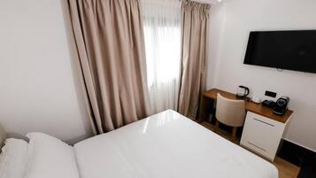 Family Suite, City View | In-room safe, iron/ironing board, free WiFi
