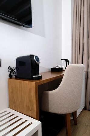 セーフティボックス (室内)、アイロン / アイロン台、WiFi (無料)