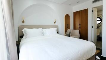 Deluxe Double Room, City View | Minibar, in-room safe, iron/ironing board, free cribs/infant beds