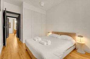 Fer et planche à repasser, Wi-Fi gratuit, draps fournis