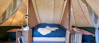 Retro 4-person tent - fully furnished, nostalgic flair.