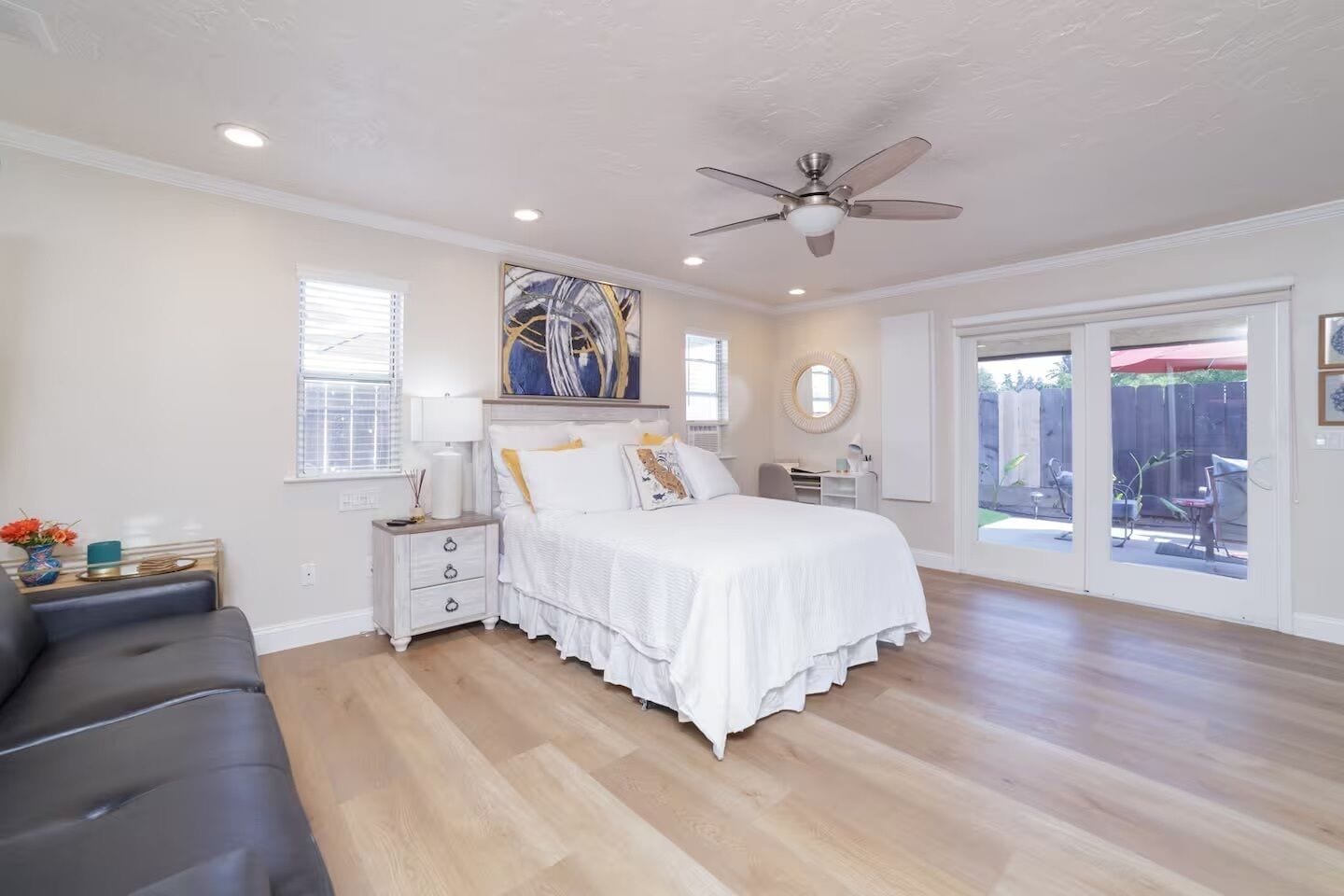 Iron/ironing board, WiFi, bed sheets