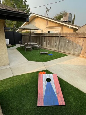 Outdoor dining - Private Master Suite/Courtyard in Prime NW Fresno (Fresno)