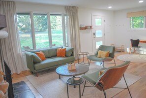 Living area - The Private Oasis • 22 min to downtown (Indianapolis)