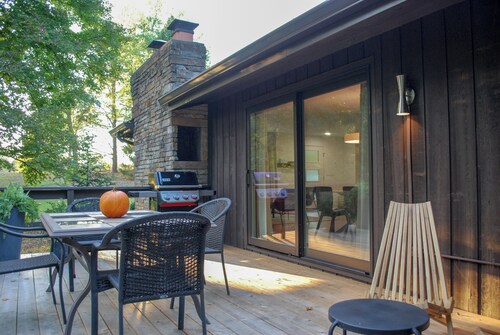 The Private Oasis • 22 min to downtown