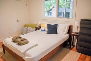2 bedrooms, iron/ironing board, WiFi, bed sheets - The Private Oasis • 22 min to downtown (Indianapolis)