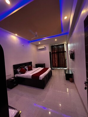 Comfort Double Room, Garden View - Prashi Heaven Retreat (Iswal)