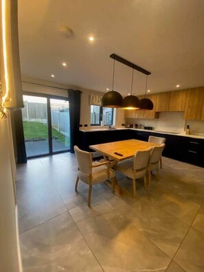 Interior - Dingle Doorstep - Town Centre (Dingle)