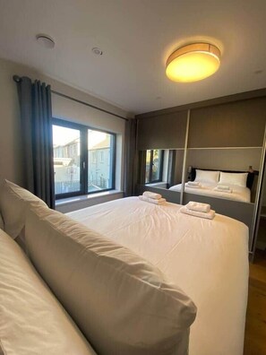 3 chambres, fer et planche à repasser, Wi-Fi, draps fournis