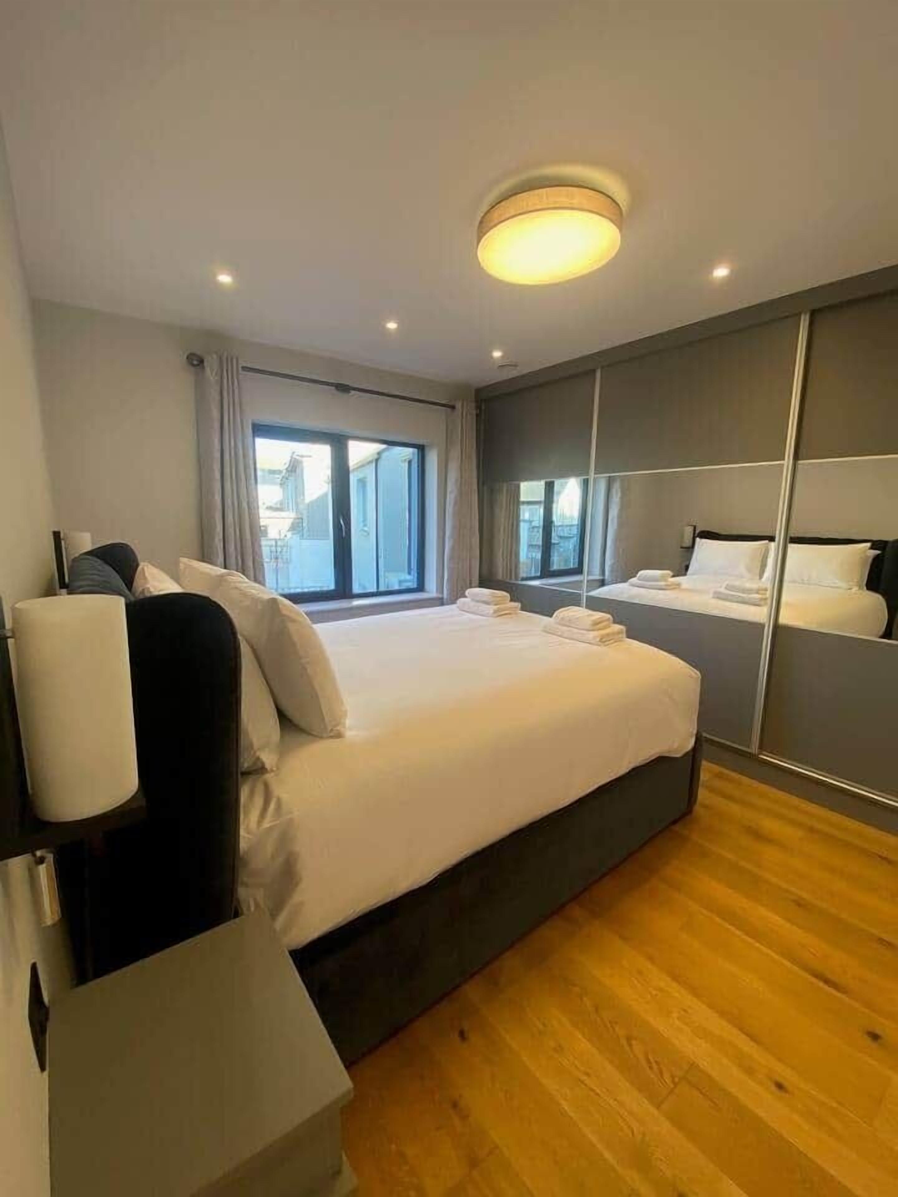 3 chambres, fer et planche à repasser, Wi-Fi, draps fournis