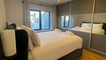 3 bedrooms, iron/ironing board, WiFi, bed sheets