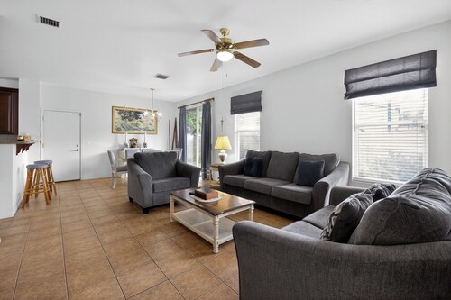 Marvelous 4-bedroom house in Tuscon perfect for your getaway - pet friendly