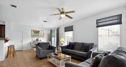 Marvelous 4-bedroom house in Tuscon perfect for your getaway - pet friendly