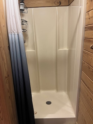 Dusj, boblebad, hårføner og såpe