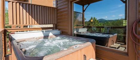 Outdoor spa tub