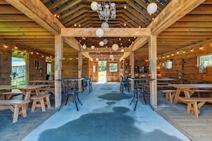 Dining - 5-bedroom Lodge on 10 acres great for family reunions, retreats & weddings (Otisfield)