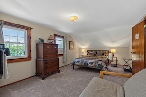 WiFi, bed sheets - 5-bedroom Lodge on 10 acres great for family reunions, retreats & weddings (Otisfield)