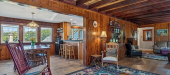 5-bedroom Lodge on 10 acres great for family reunions, retreats & weddings