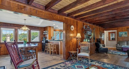5-bedroom Lodge on 10 acres great for family reunions, retreats & weddings