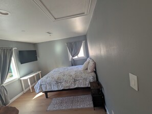 3 bedrooms, free WiFi, bed sheets - Spacious 3-bedroom house in Beautiful Alhambra (Alhambra)