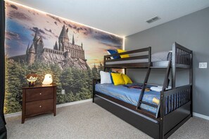 4 slaapkamers, een strijkplank/strijkijzer, reisbedje, gratis wifi