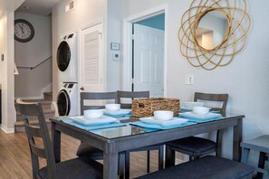 Dining - 7 Dwarfs Resort 4BR Condo - Near Disney & Parks (Kissimmee)