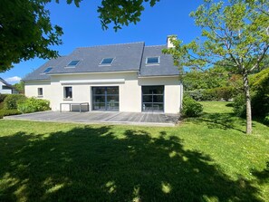 Exterior - Comfortable house for family or friends, walking distance to beach and sea Garden 700 m2 (Saint-Gildas-de-Rhuys)