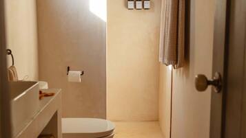 Dusche, Haartrockner, Shampoo