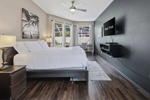 3 bedrooms, desk, iron/ironing board, travel cot - Heated Pool + Game Room + Outdoor Fun | Sleeps 6 (Tampa)