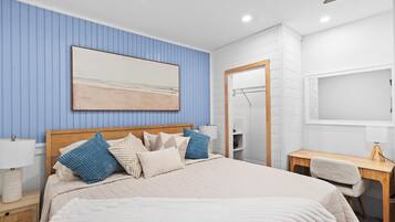 Escrivaninha, ferros/tábuas de passar roupa, berço de viagem, Wi-Fi